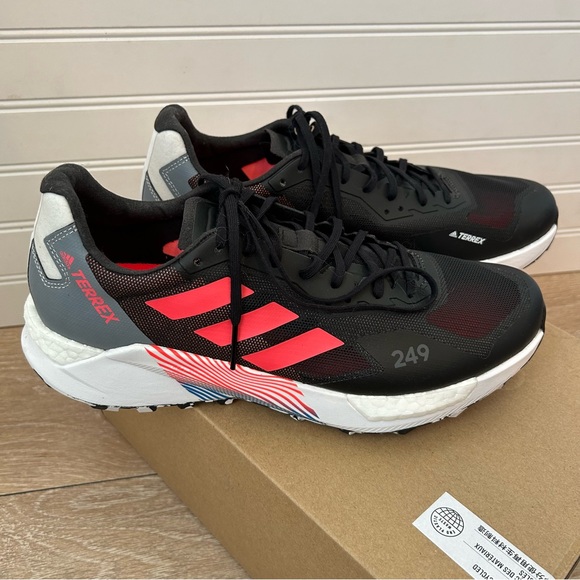 NEW Adidas Outdoor Terrex Agravic Ultra Womens - Picture 3 of 11